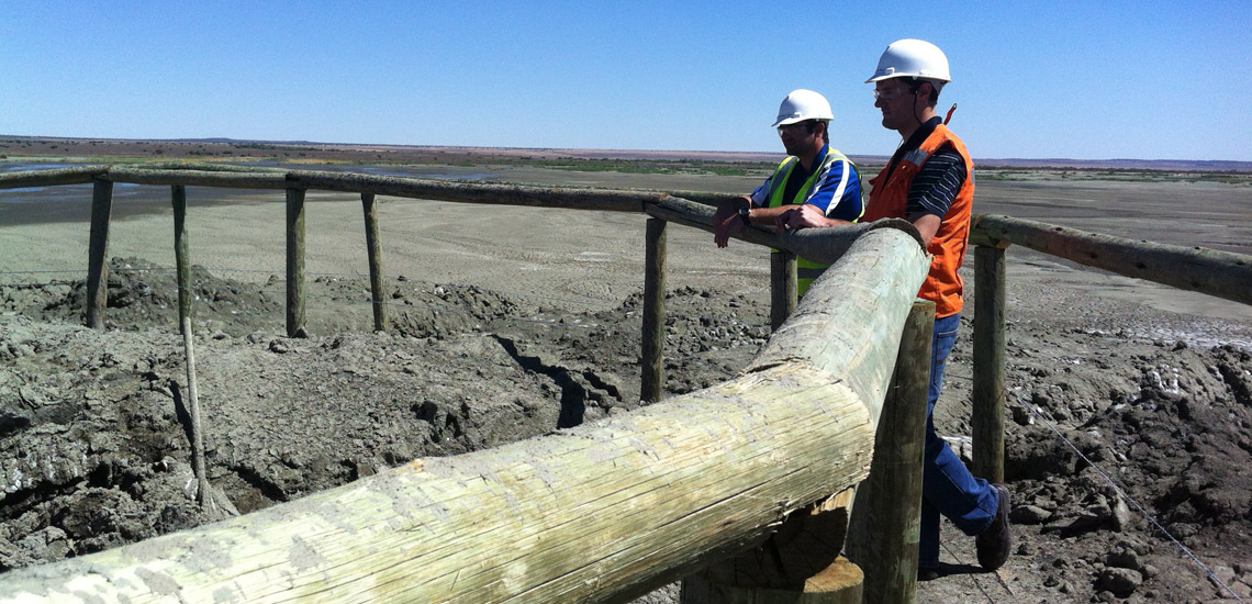 Kimberlite paste and thickened tailings disposal in South Africa